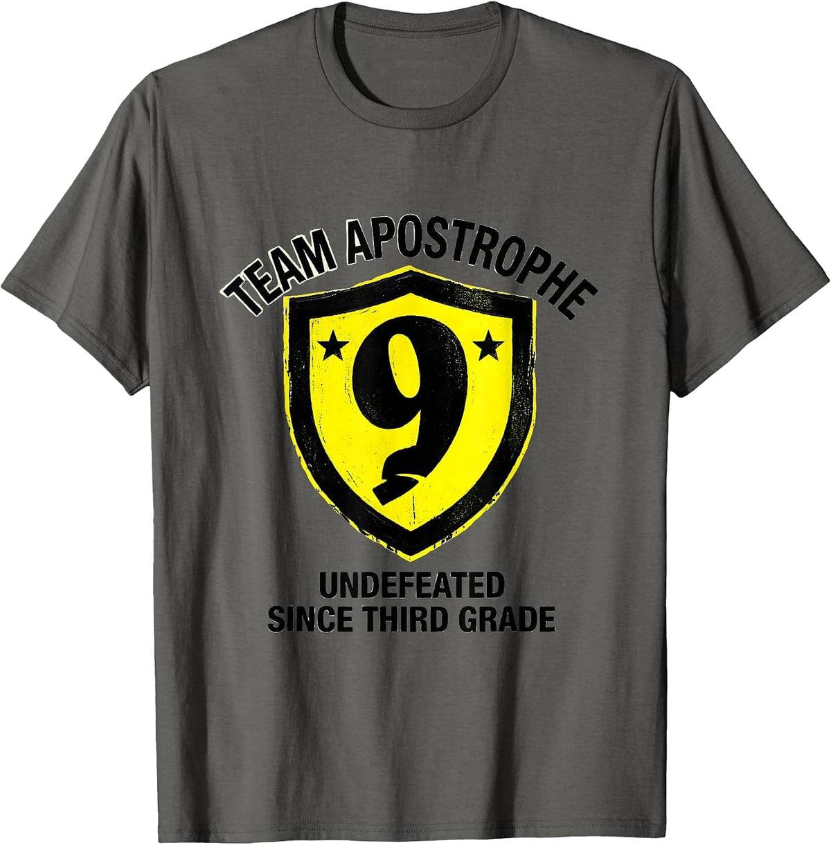 Men's Team Apostrophe Undefeated Since Third Grade Funny Grammar T-Shirt - Asphalt Grey